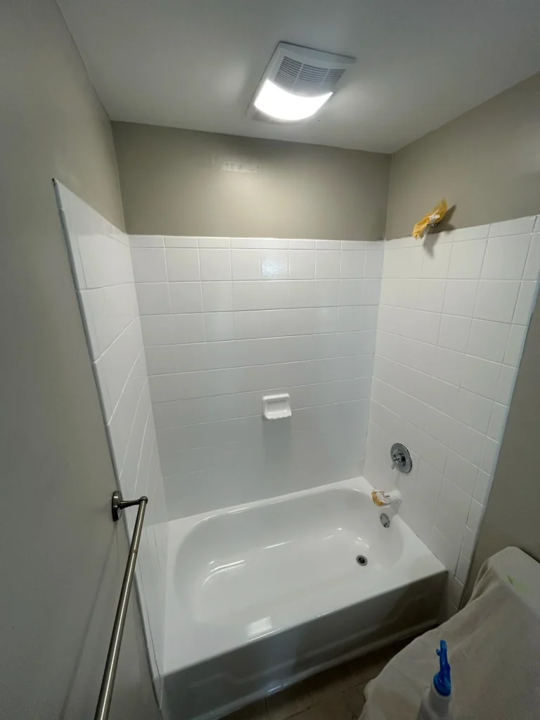 bathtub-and-tile-surround-resurfacing.webp